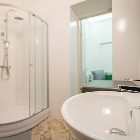 Downtown Flat In Budapest, Mona