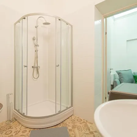 Apartment Downtown Flat In Budapest, Mona *