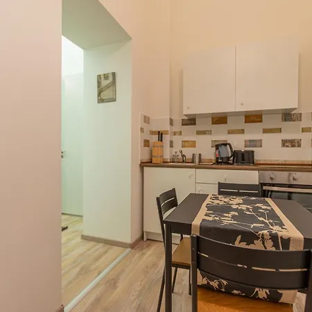 Downtown Flat In Budapest, Mona Apartment