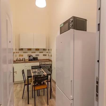 Downtown Flat In Budapest, Mona *